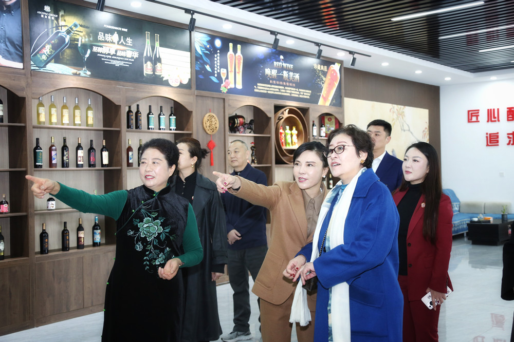 ȫ������(li��n)Ů��I(y��)���̕������L��ͤһ�Ё헗�f��̫ʯ��ƿ���